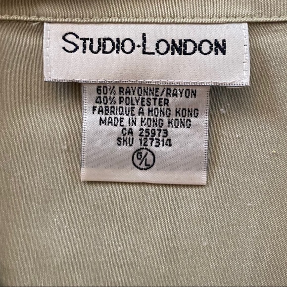 2/$25- Studio London Sleeveless Button Down Shirt size L - Picture 4 of 5